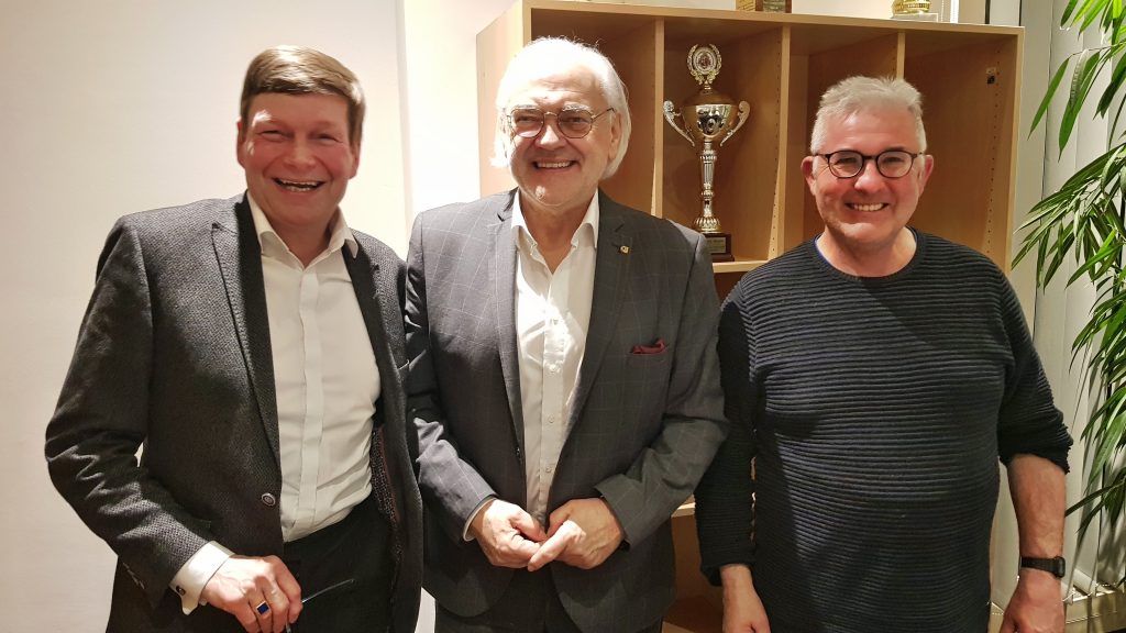 Das Foto zeigt RKK-Präsident Hans Mayer (Mitte) gemeinsam mit Willi Baukhage (links) und Dietmar Neises (rechts).
