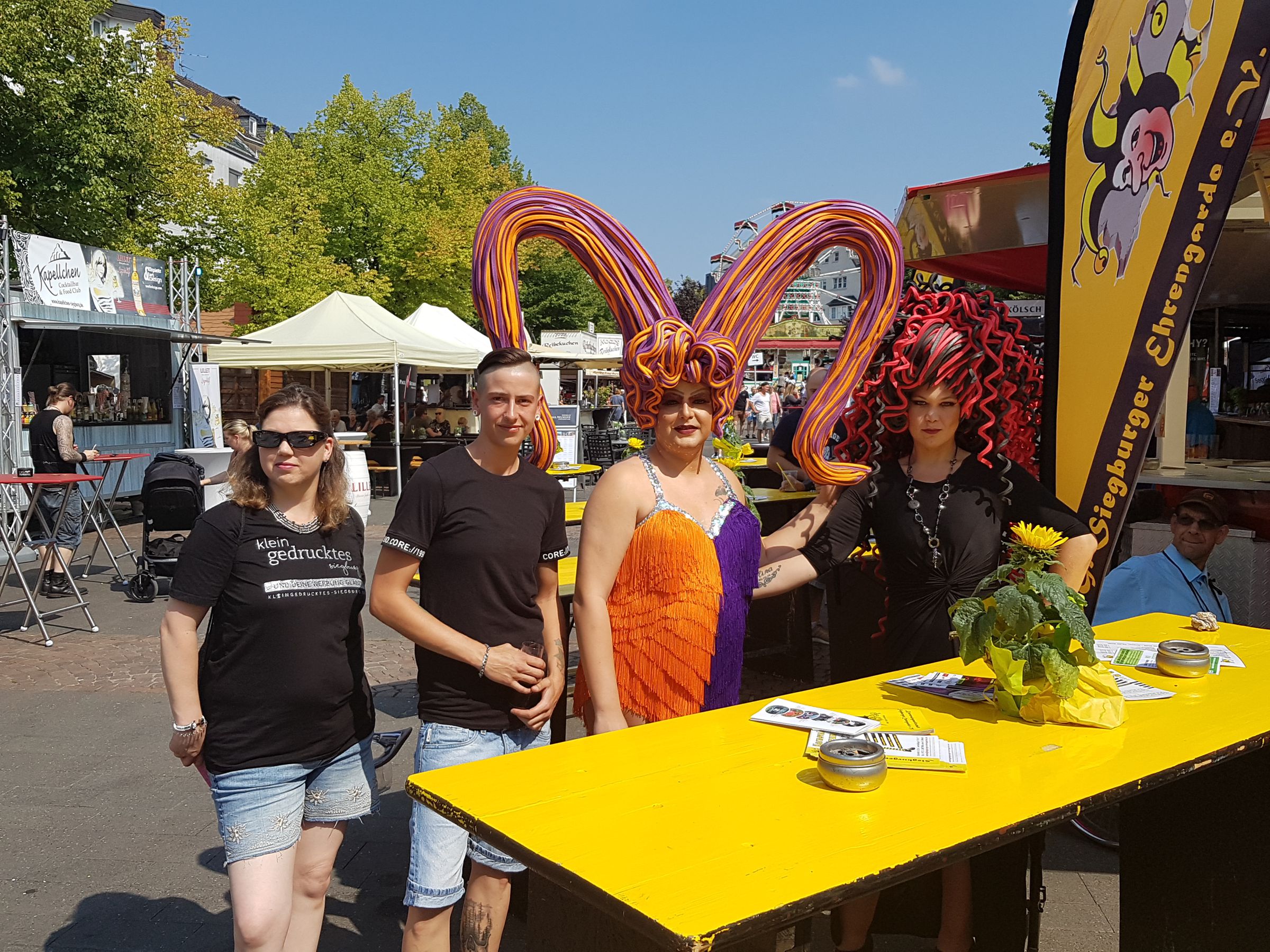 Read more about the article Ehrengarde feiert Stadtfest mit Siegburgs Partnerstädten